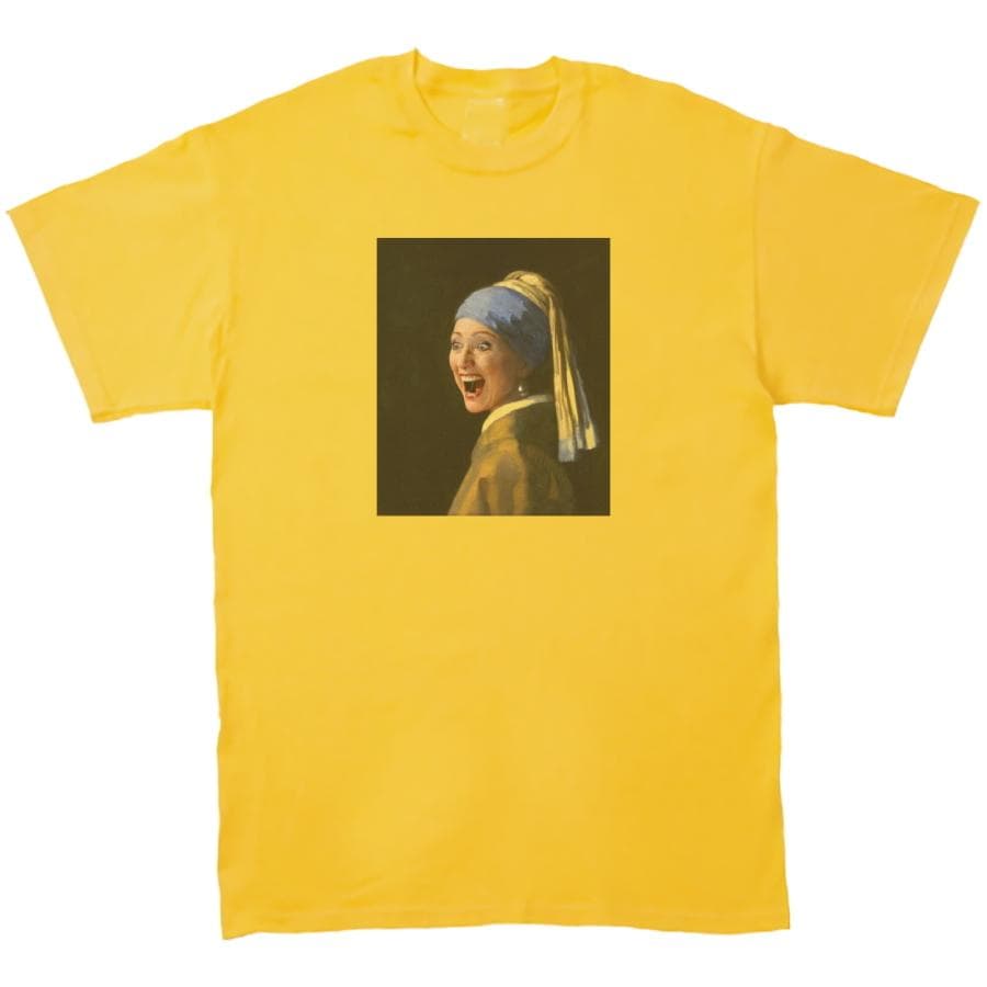 フェルメール 真珠の耳飾りの少女パロディ デザイン・アート Tシャツ イエロー